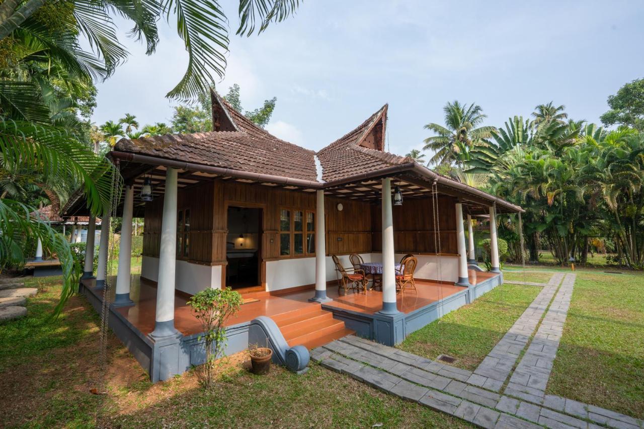 Ama Stays & Trails, Pathiramanal Villa Alappuzha Exterior photo